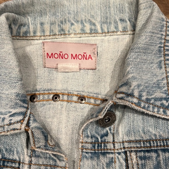 Adorable studded light wash jean jacket - Picture 4 of 6